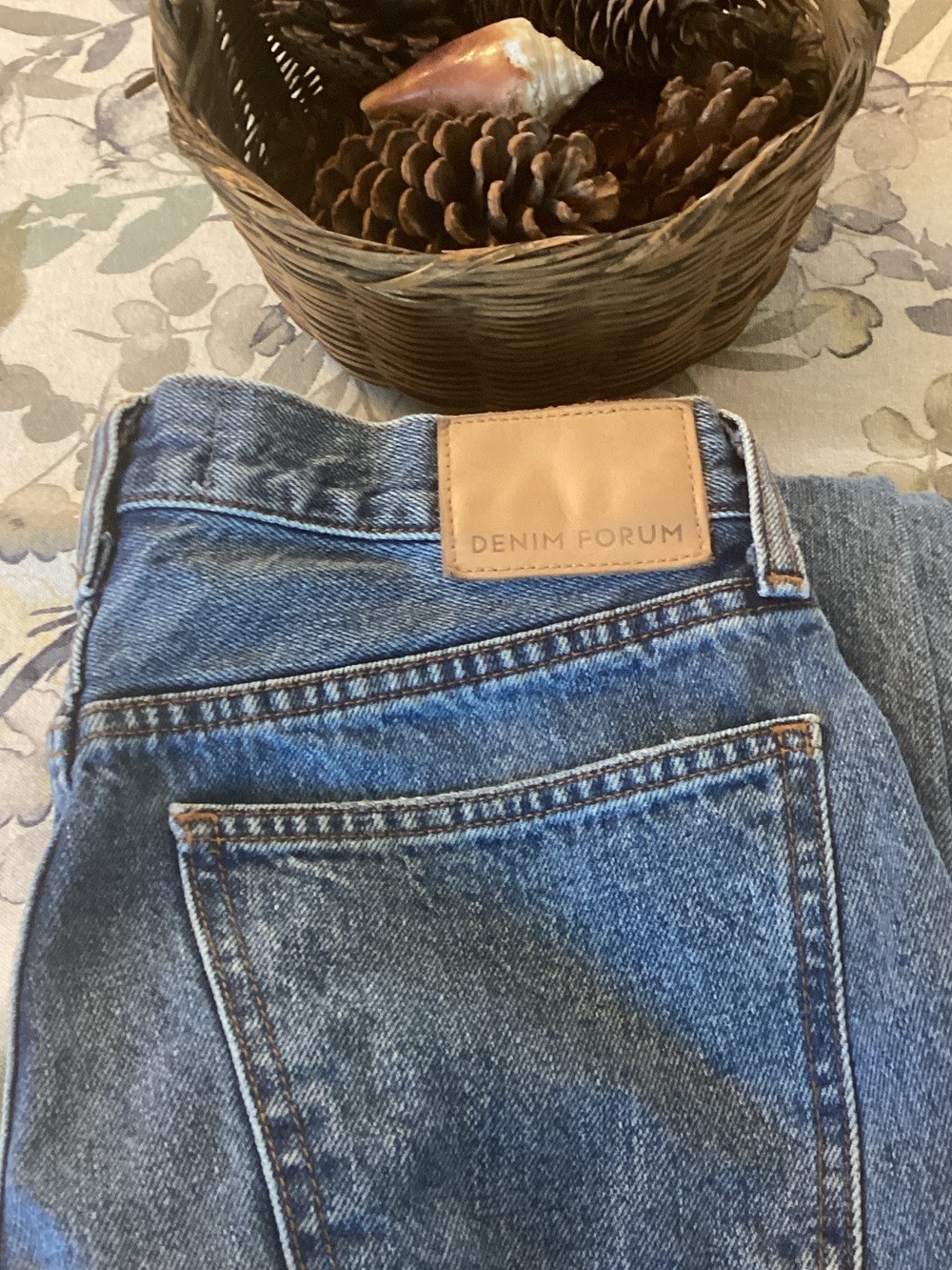 Aritzia Denim Forum 90s Lo-Rise Baggy Women's Jeans in Classic Blue Wash. 24x31